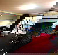 Cattleman's Country Motor Inn and Serviced Apartments - Open with Room Service - New Castle Holiday