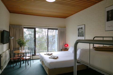 Cedarwood Apartments - New Castle Holiday 2