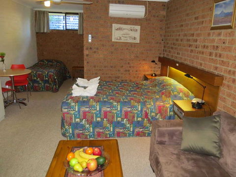 Colonial Motor Inn Pambula - New Castle Holiday 0