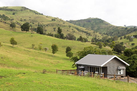 Country Mile Escape - New Castle Holiday 0