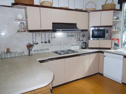 Cross Road Traveller`s Rest - New Castle Holiday 1