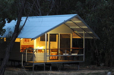 Davidsons Arnhemland Safari Lodge - New Castle Holiday 0