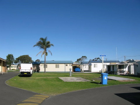 Lake Windemere Caravan Park - New Castle Holiday 1