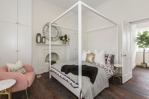 Landmark 1850s Family Fremantle Home - New Castle Holiday 0