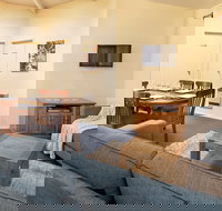 Leo's Cottage - New Castle Holiday