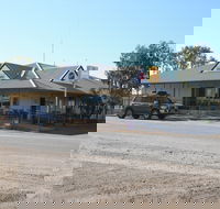 Lyndhurst Hotel Roadhouse Motel  Caravan Park - New Castle Holiday