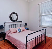 Maeville Cottage - New Castle Holiday