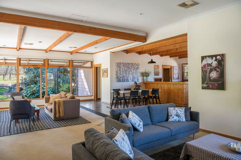 McLaren Vale Getaways - New Castle Holiday 1