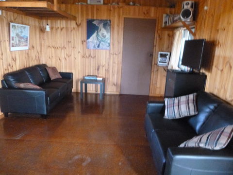 Melaleuca - Eco And Pet Friendly,  Harbor Point Cabins - New Castle Holiday 2