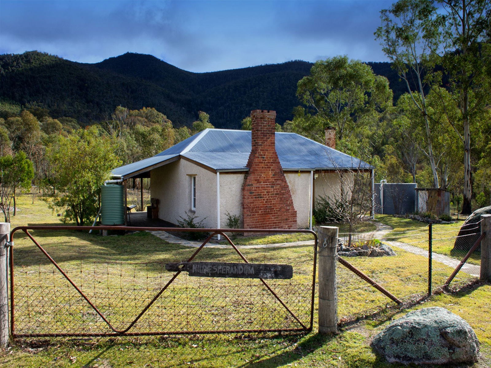 Tidbinbilla ACT New Castle Holiday
