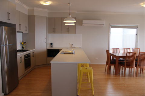 Pelican Place - New Castle Holiday 0