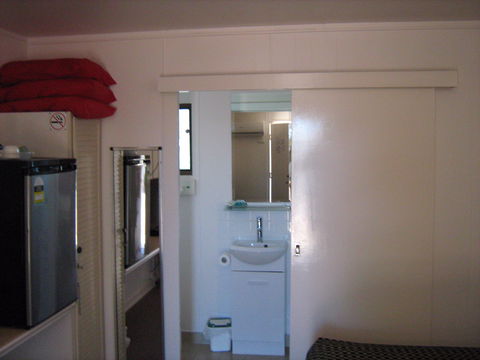 Rest Easi Motel - New Castle Holiday 1