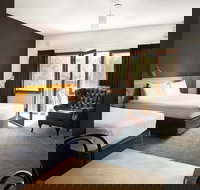 Riverview Hotel - New Castle Holiday