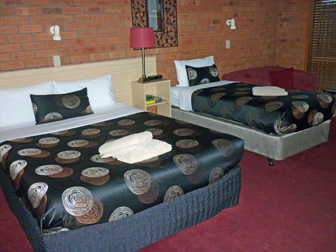 Shannon Motor Inn - New Castle Holiday 2
