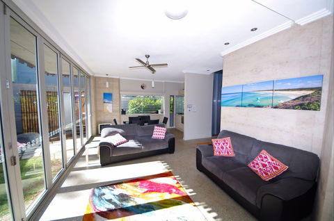 Sun Worship Crescent Head Eco Villas - New Castle Holiday 2