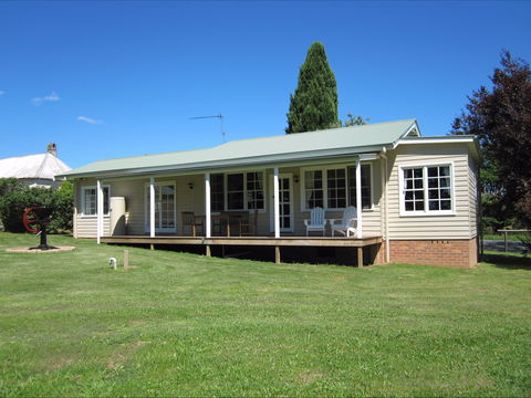 Sutton Forest Cottage - New Castle Holiday 1