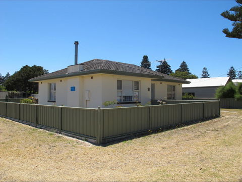Walters Holiday Home - New Castle Holiday 0