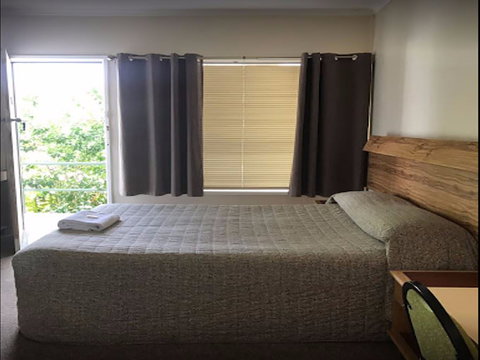 Wee Waa Motel - New Castle Holiday 1