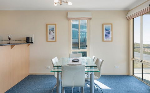 208 Surfers Pde - New Castle Holiday 2