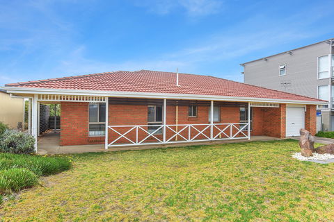 34 Newell Avenue, Middleton - New Castle Holiday 2