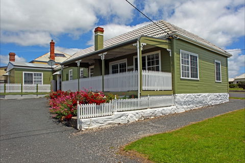 Abbey's 'The Green House' - New Castle Holiday 0