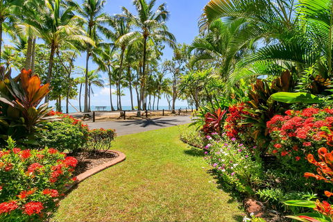 Agincourt Beachfront Apartments - New Castle Holiday 0