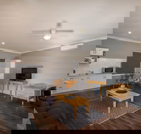 Akuna Motor Inn - New Castle Holiday