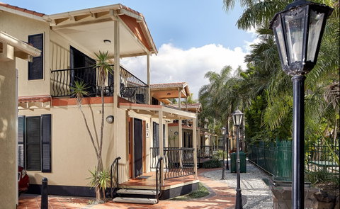 Ashmore Palms Holiday Village - New Castle Holiday 1