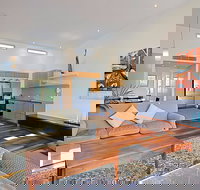 Beach Villa 17 East on Byron - New Castle Holiday