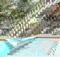 Beach Chalet - New Castle Holiday