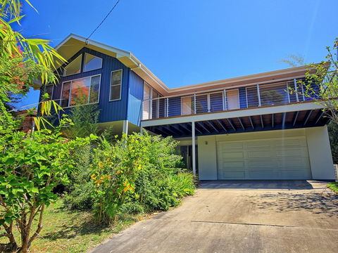 Beautiful Betty - New Castle Holiday 0