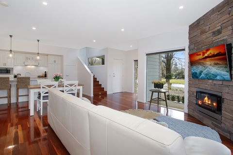 Beyond Bliss Guesthouse Two - New Castle Holiday 0