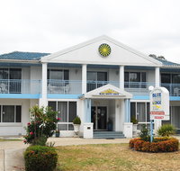 Blue and White Lodge - New Castle Holiday