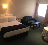 Charles Rasp Motor Inn - New Castle Holiday