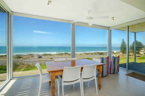 Chiton On The Rocks - Breathtaking Panoramic Coastal Views - New Castle Holiday 0