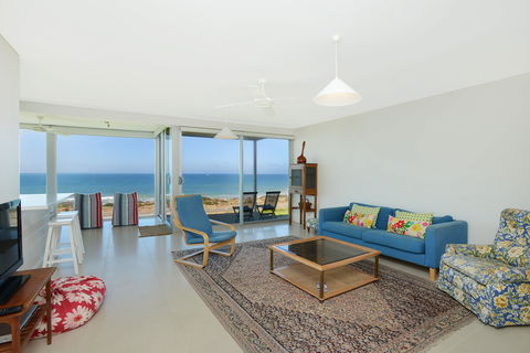 Chiton On The Rocks - Breathtaking Panoramic Coastal Views - New Castle Holiday 2