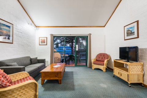 Cottesloe Beach Chalets - New Castle Holiday 1