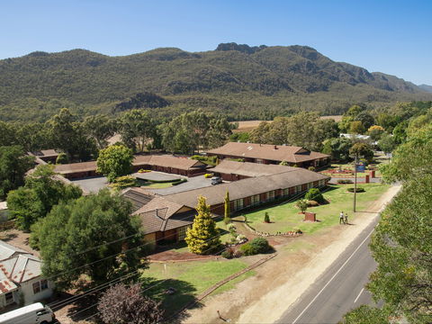 Country Plaza Halls Gap - New Castle Holiday 1