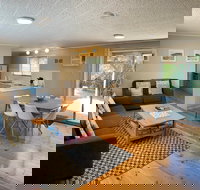 Crows Nest - New Castle Holiday