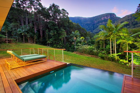 Crystal Creek Rainforest Retreat - New Castle Holiday 1