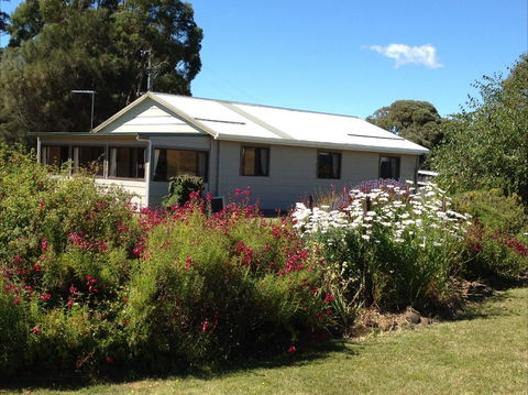 Engadine Cottage - New Castle Holiday 0