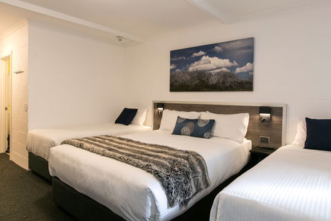 Falls Creek Hotel - New Castle Holiday 1