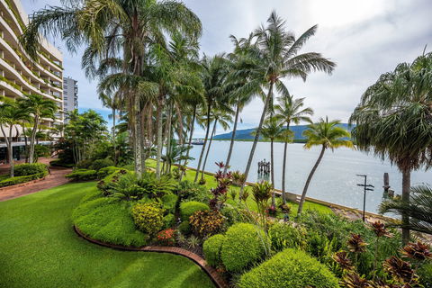 Hilton Cairns - New Castle Holiday 1