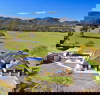 Hillbrook Estate - New Castle Holiday