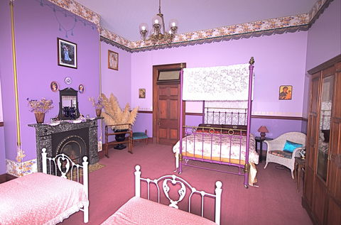 Historic Stannum House - New Castle Holiday 1