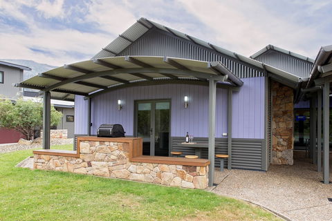 Kickenback Studio - New Castle Holiday 0