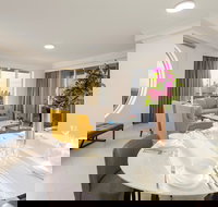 Meriton Suites Bondi Junction - New Castle Holiday