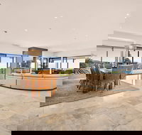 Mont Sapphire Luxury Retreat - New Castle Holiday