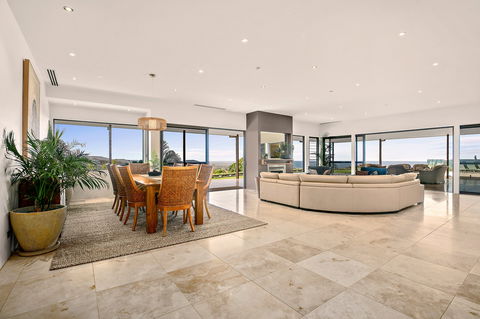 Mont Sapphire Luxury Retreat - New Castle Holiday 0