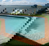 Moreton Bay Beach Lodge - New Castle Holiday